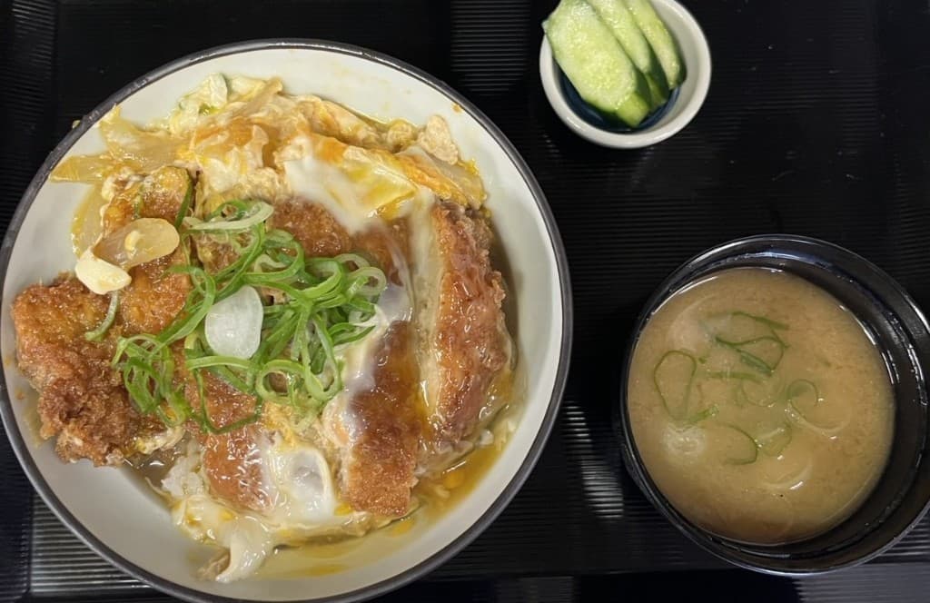 とろーりたまごのカツとじ丼（950円）